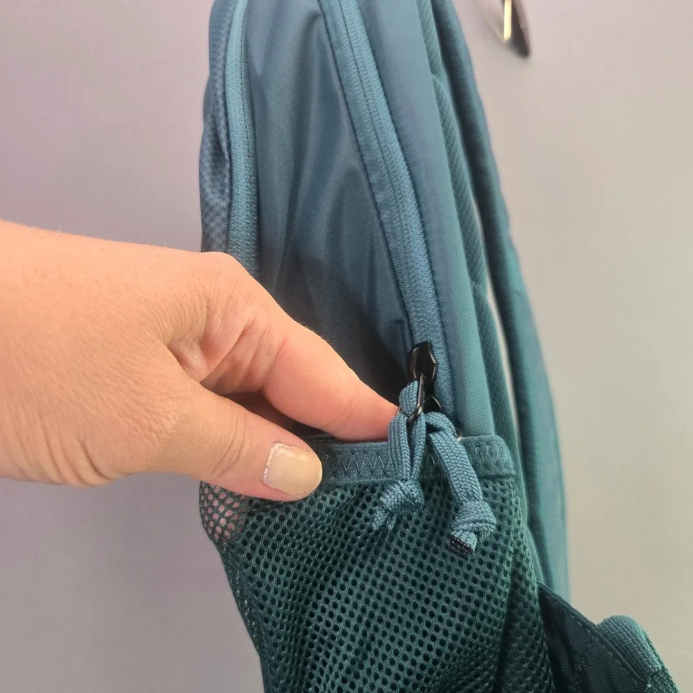 Thule Chronical 28L Backpack Deep Teal Laptop SafeZone 3203888 NWT SAMPLE